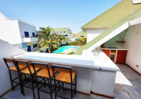 Penthouse with rooftopbar, Fiber WiFi, next to the beach!